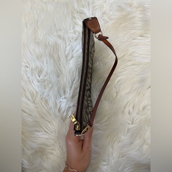 Vintage 2000’s LOUIS VUITTON LV Graffiti Stephen Sprouse Leather Pochette Bag - Picture 7 of 11